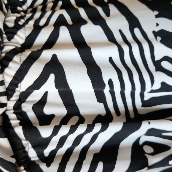 Calvin Klein Patterned Women's Jumpsuit - Picture 3 of 8